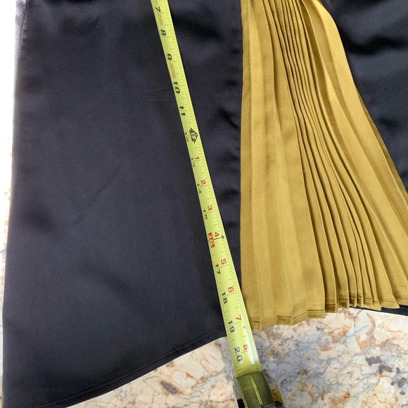 Beautiful cocktail top super silky soft SZ LG spaghetti straps, accordion front - Picture 8 of 10